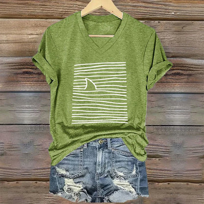 Camiseta de mujer Dashingsoul con cuello en V y estampado artístico de tiburón