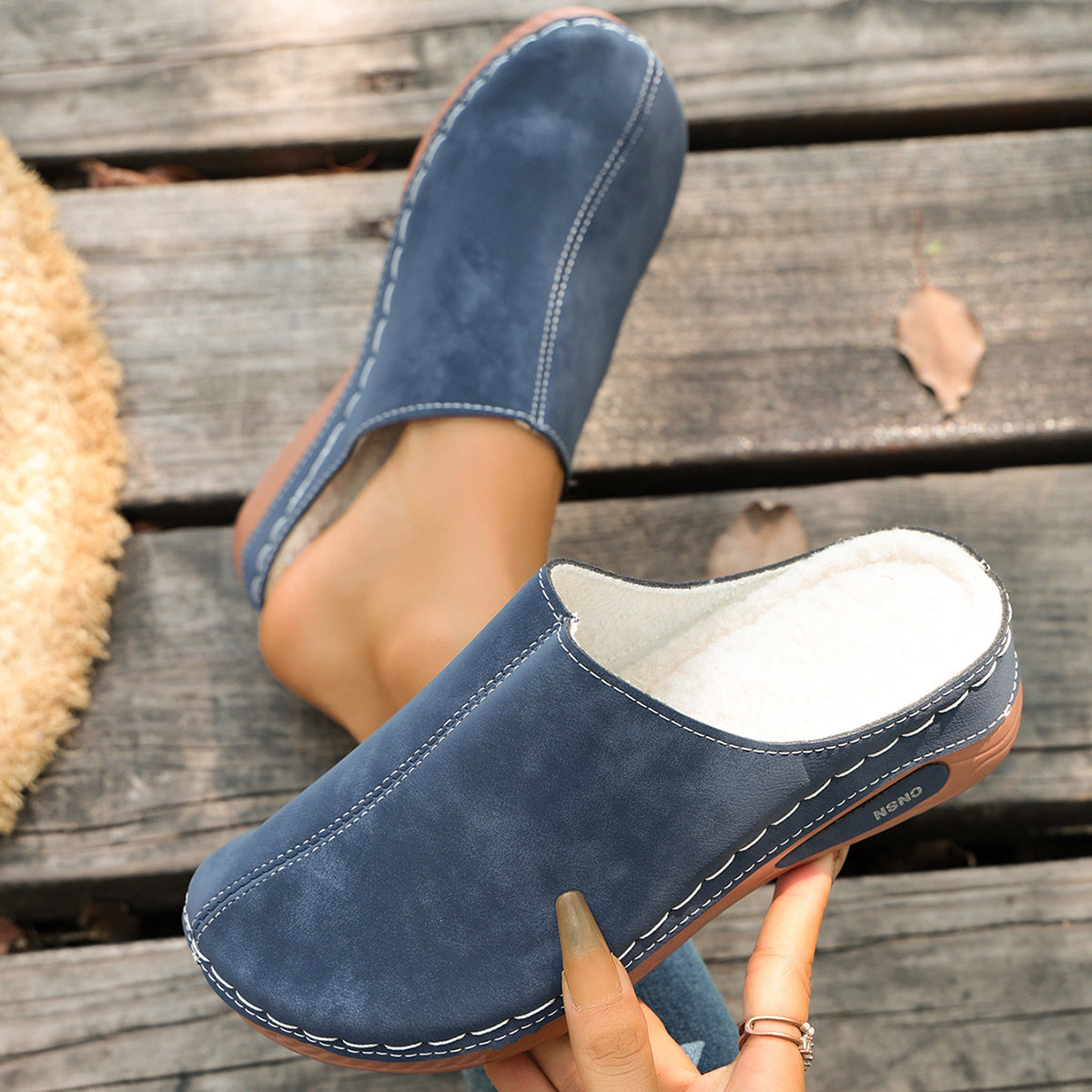 Women’s Winter Comfort Mules – Warm Plush-Lined Shoes with a Supportive Non-Slip Sole
