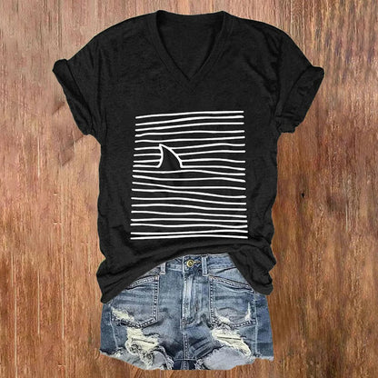 Camiseta de mujer Dashingsoul con cuello en V y estampado artístico de tiburón