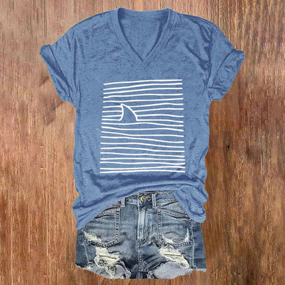 Camiseta de mujer Dashingsoul con cuello en V y estampado artístico de tiburón